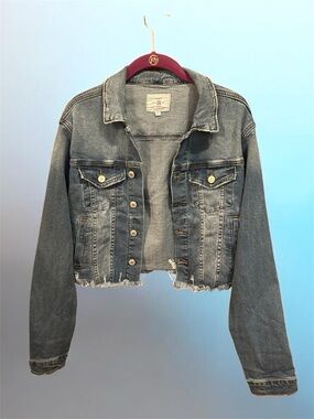 Women's Distressed Blue Denim Jacket Large Approx PTP 19-21”Length 18”